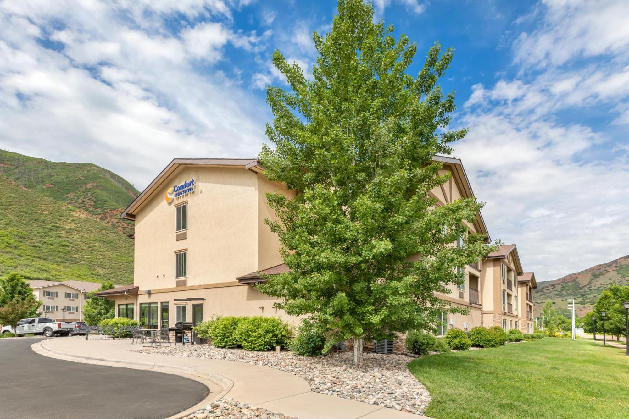 Comfort Inn & Suites Glenwood Springs On The River Exterior photo